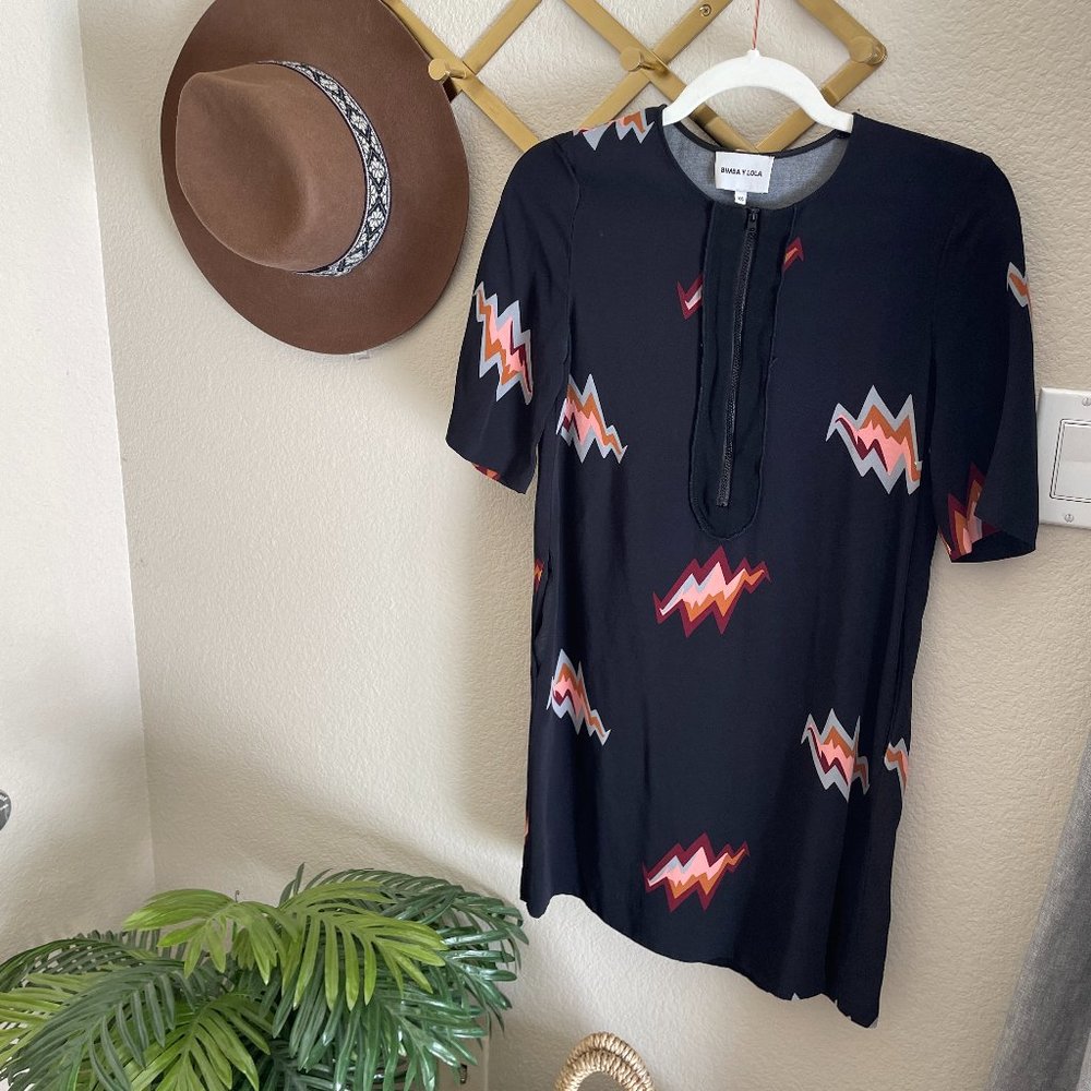 Dana Faye Black Zigzag Print Short Sleeve Dress